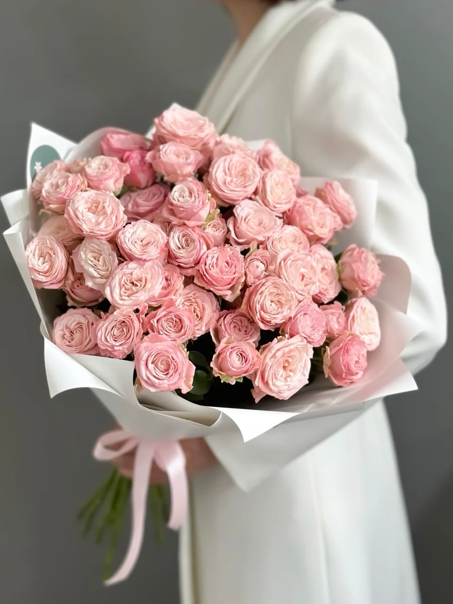 25 кустовых пионовидных роз