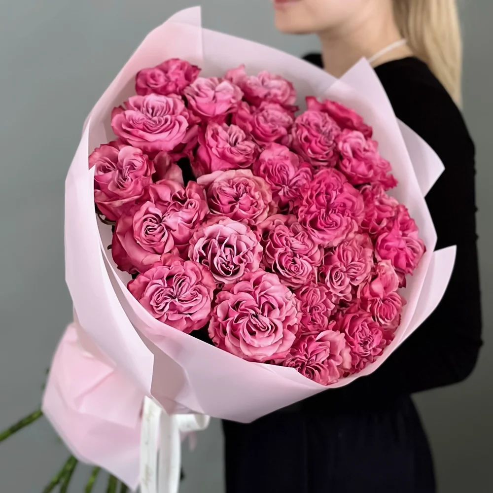 25 пионовидных роз