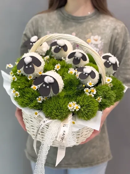 Корзинка с барашками на полянке (7 штук)
