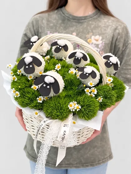 Корзинка с барашками на полянке (7 штук)